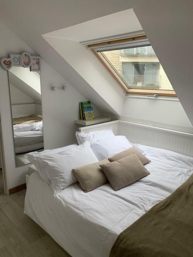 Un Balcon Sur La Mer, Acces Direct A La Plage Granville Luaran gambar